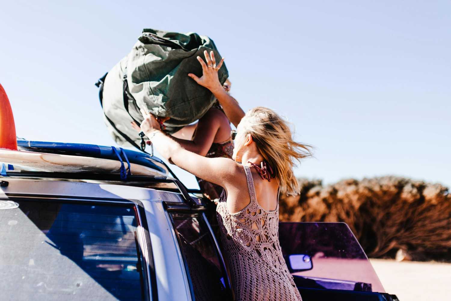 loading kayak on car roof rack for transport